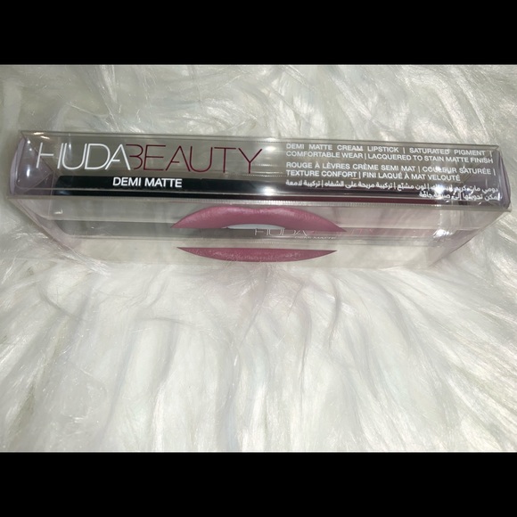 HUDA BEAUTY
Demi Matte Cream Liquid Lipstick - Picture 5 of 10